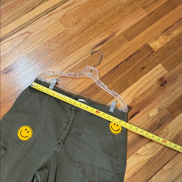 Lucky Brand Green Cargo Pants with Yellow Smiley Patches size large - Picture 8 of 11